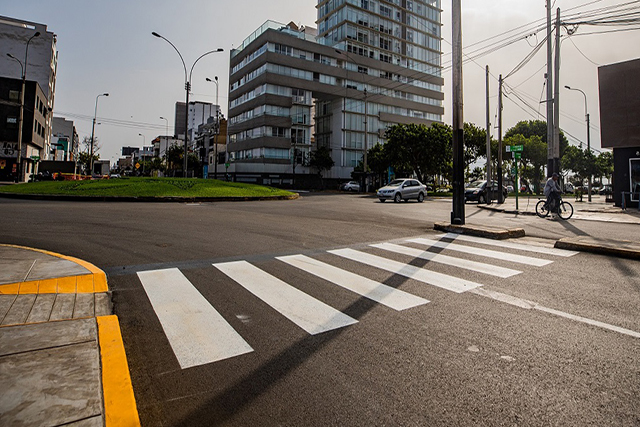Aplicación de microesferas reflectivas en la señalización horizontal